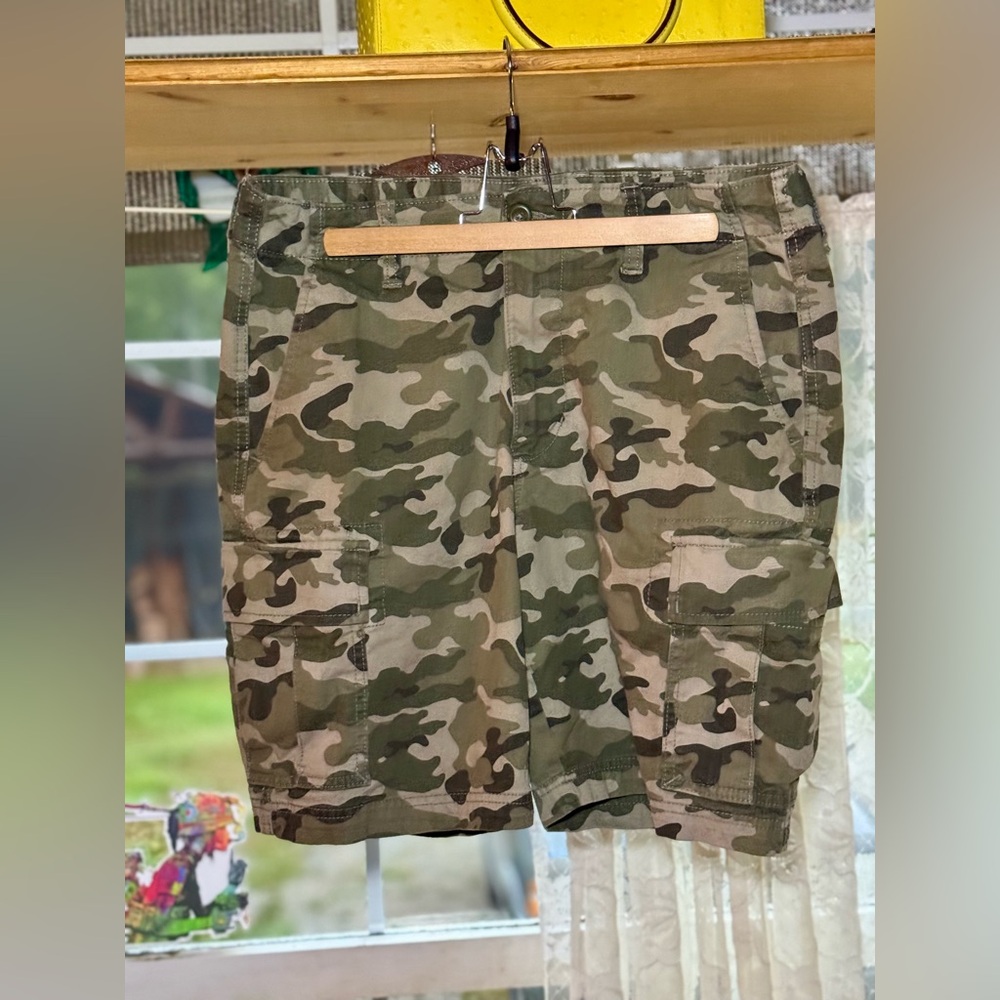 Old Navy Green Camouflage Cargo Shorts